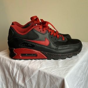 Nike Air Max customs ‘KICK ROCKS’